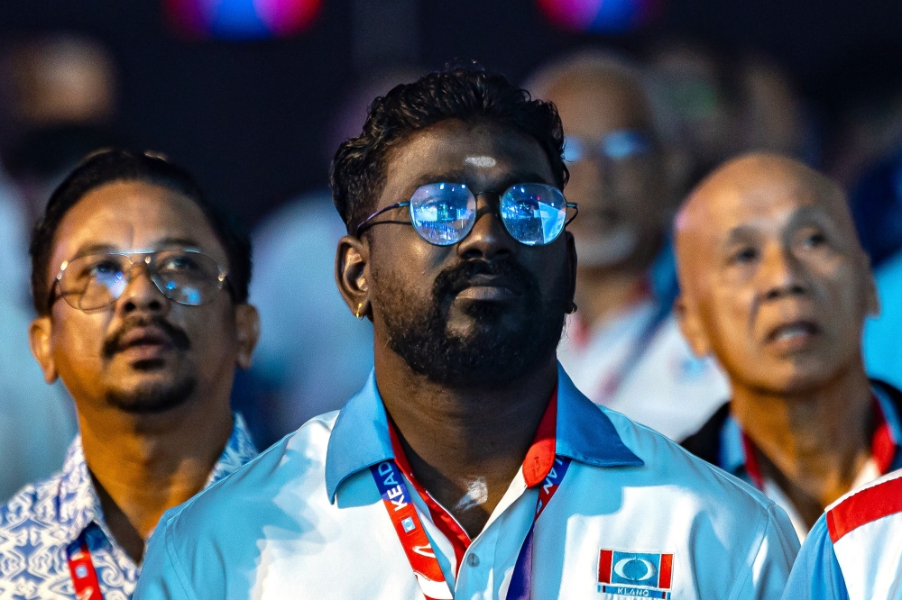 Anwar Extends Olive Branch to Estranged PKR Members as Party Confronts Leadership Exodus