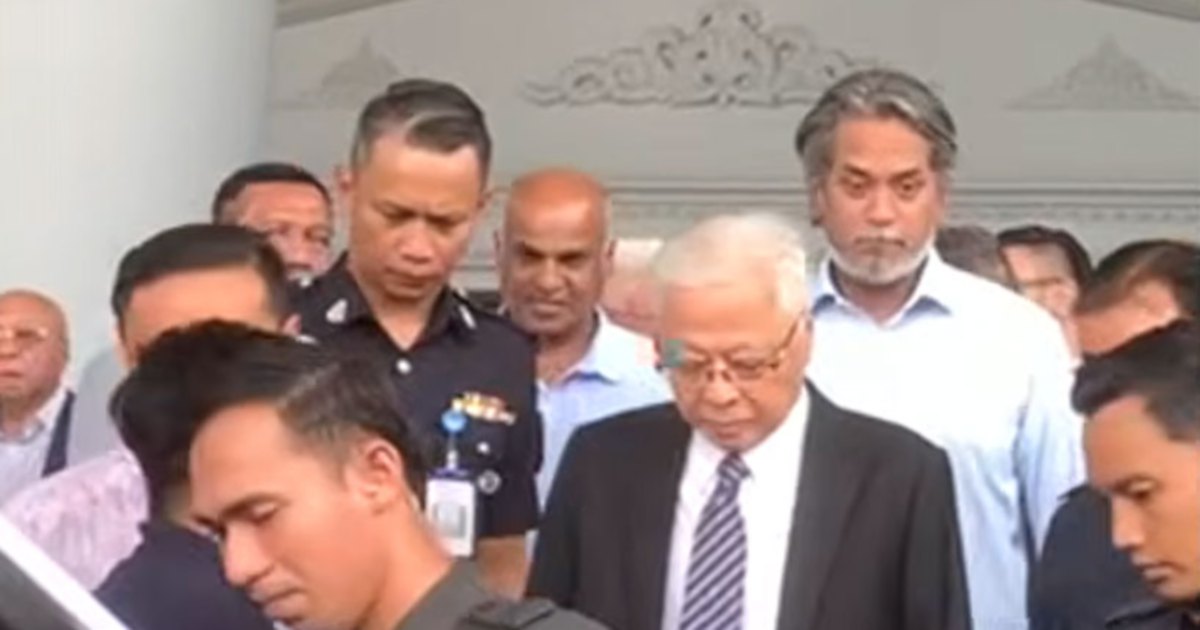 Khairy's Court Appearance Signals Unity in Umno's Upper Ranks