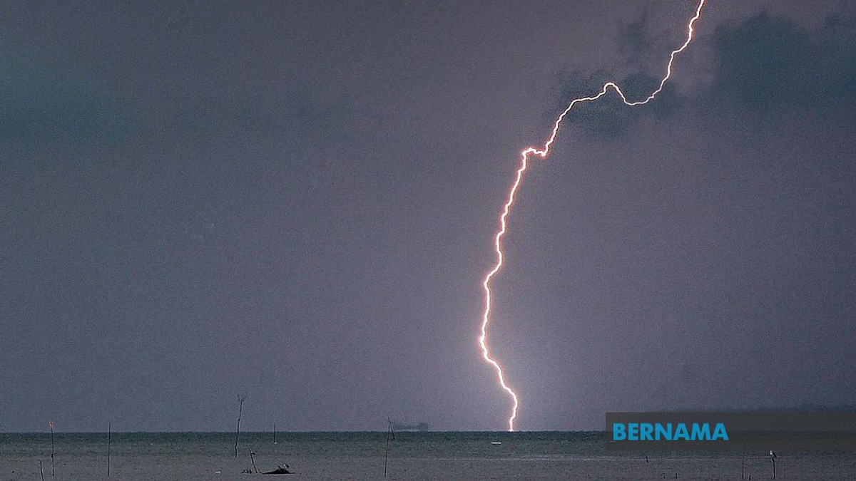 Severe Weather Alert: Six States and Labuan Brace for Thunderstorms Until 9 PM