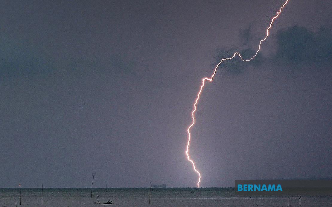 Severe Weather Alert Across Seven States and Labuan as Thunderstorms Lash Region