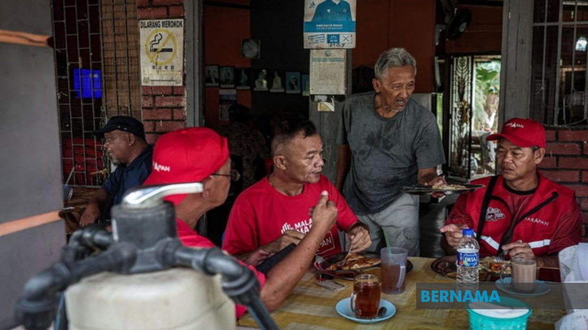 Johor Election Campaign Fuels Unexpected Boom for Small-Scale Food Traders