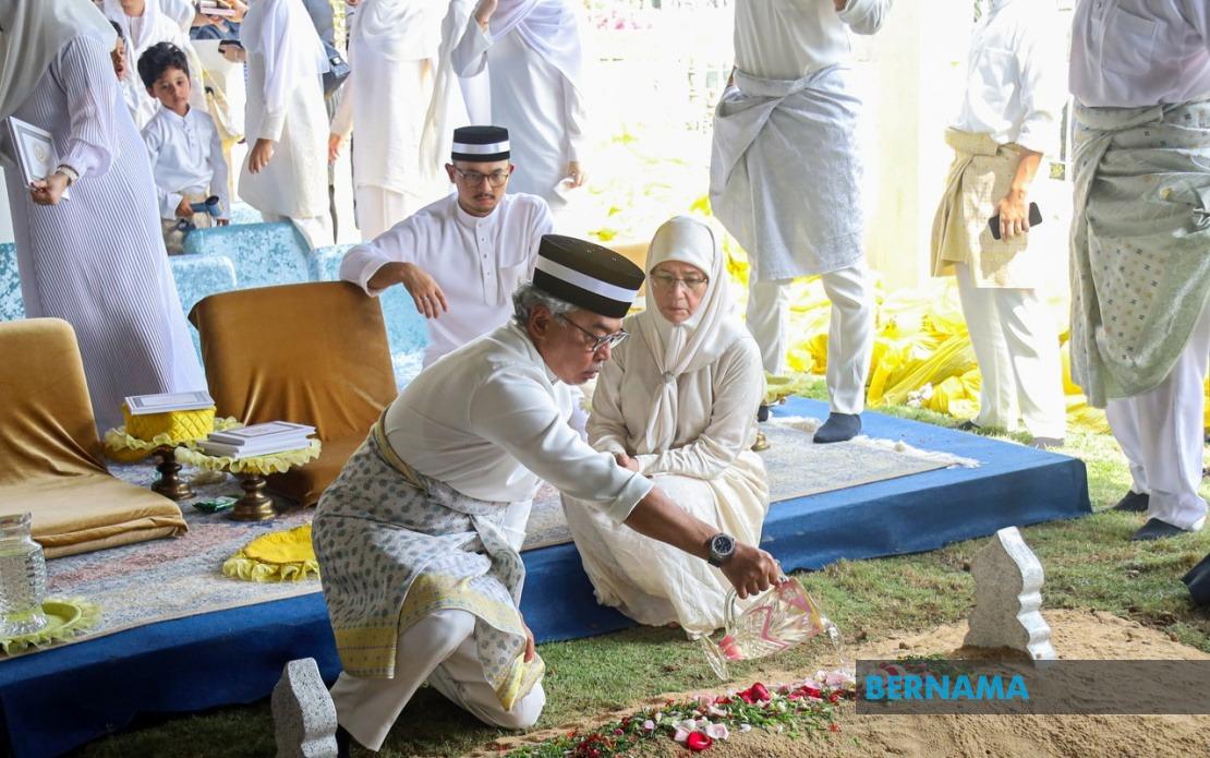 Tengku Puteri Seri Kemala, Elder Sister of Pahang Sultan, Laid To Rest in Pekan