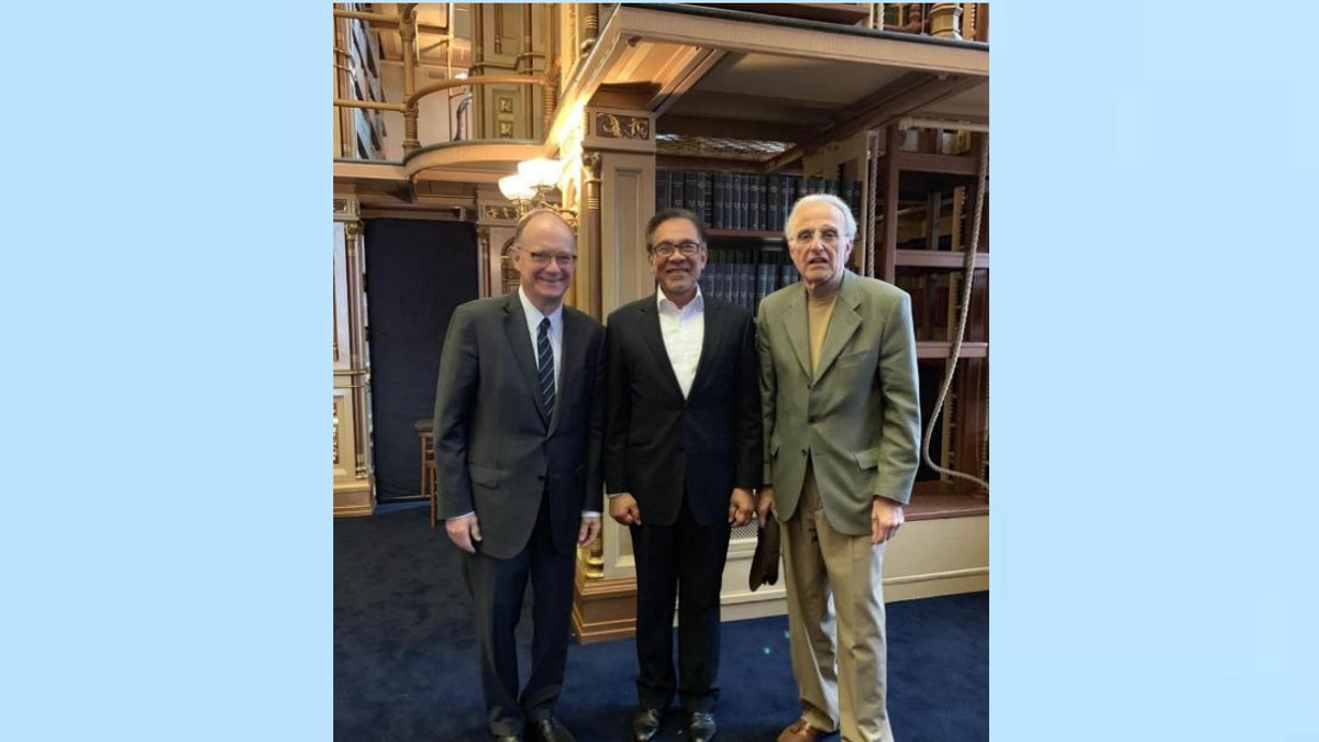 PM Anwar Pays Tribute to Pioneering Islamic Scholar John Esposito
