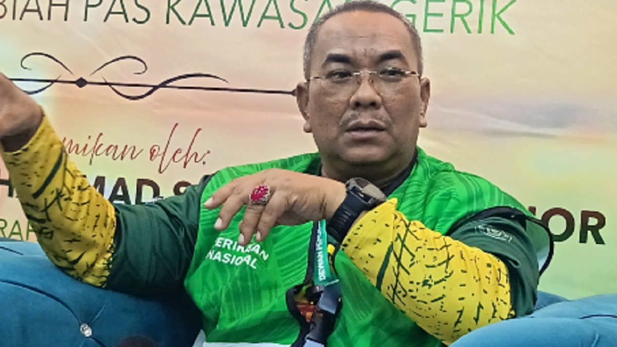 Sanusi Clarifies Gambling Stance: Remarks Aimed at Tycoons, Not Anwar