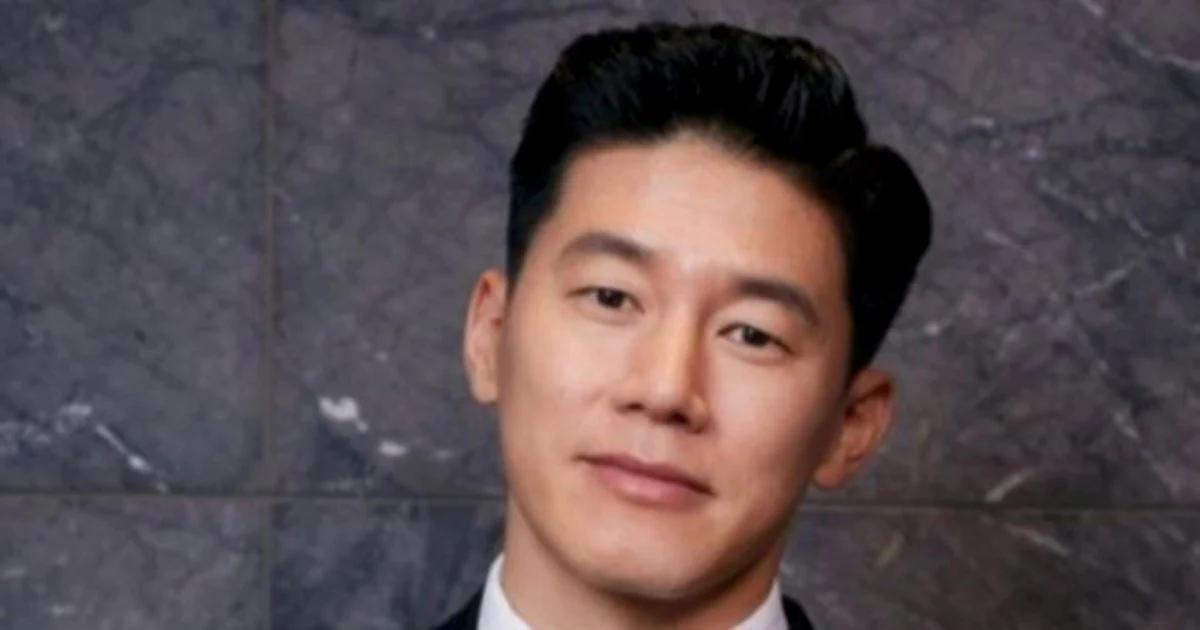 From Rags to Recognition: Korean Star Kim Mu Yeol's Struggle on RM500 Annually Before Breakthrough