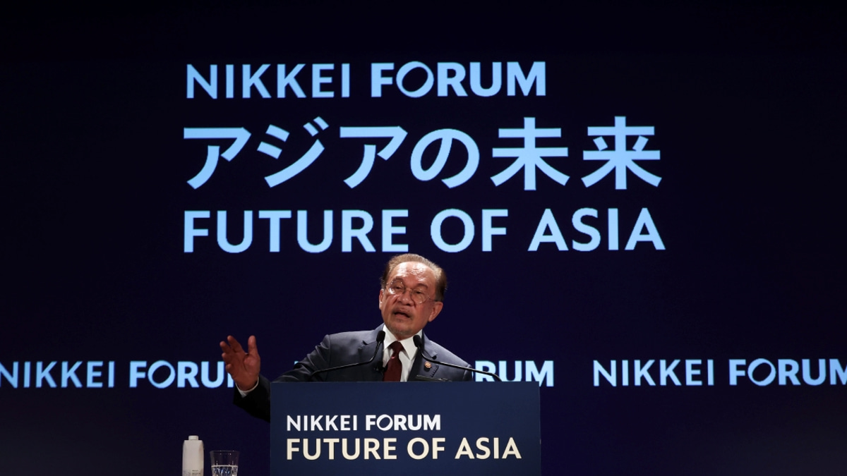 Anwar Warns Major Powers Using Trade as Geopolitical Weapon