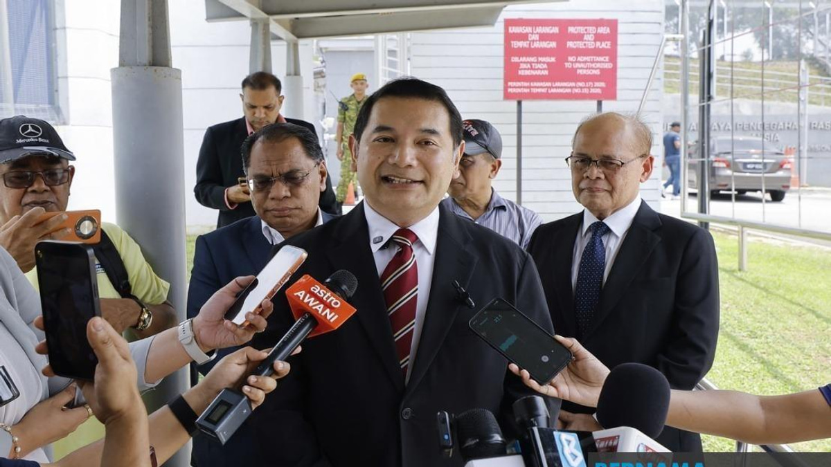 Rafizi Confident All ARM Holdings Deal Documentation Is in Order