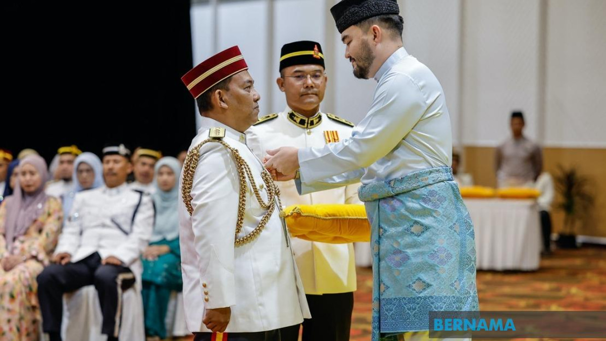 225 Honoured With Selangor State Medals For Sultan's 80th Birthday