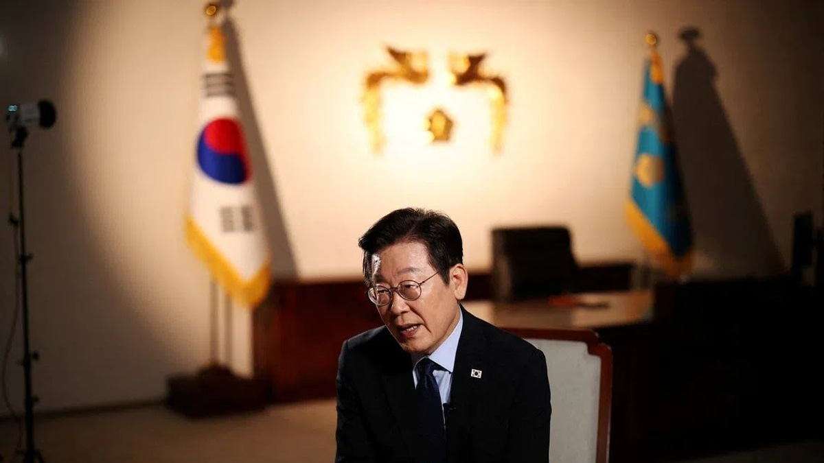 South Korea's Lee Jae Myung Backs Four-Year Presidential Term with Re-election Option
