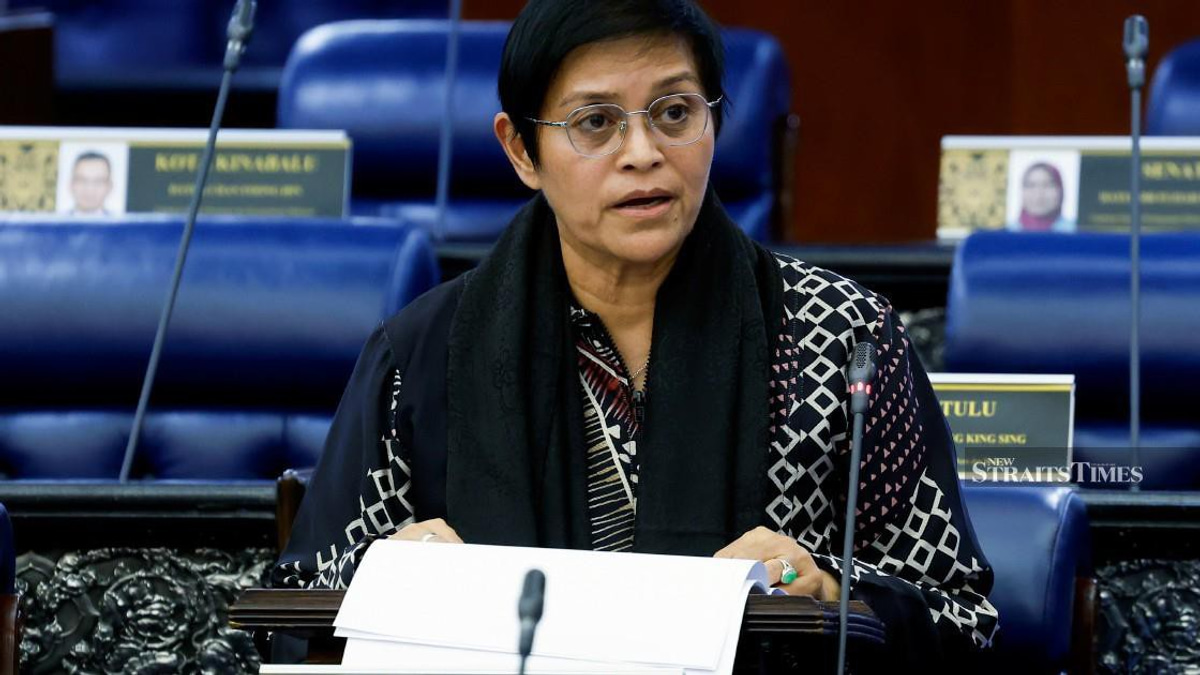 Azam Baki's Shareholding Records Not Public Information, Says Azalina