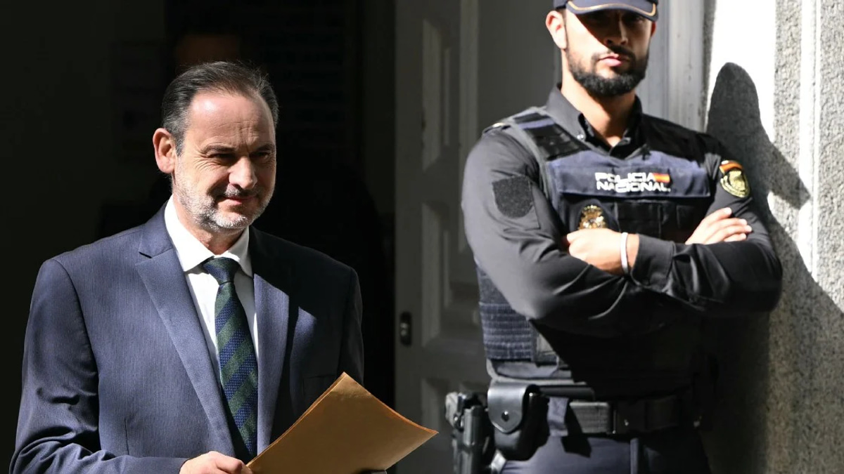 Spanish Transport Minister Sentenced to 24 Years for Corruption