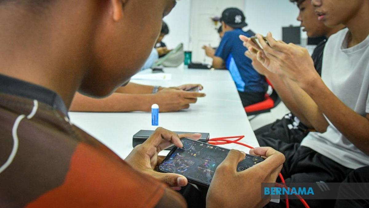 Malaysia Intensifies Push to Enforce Under-16 Social Media Ban Through Parental Education