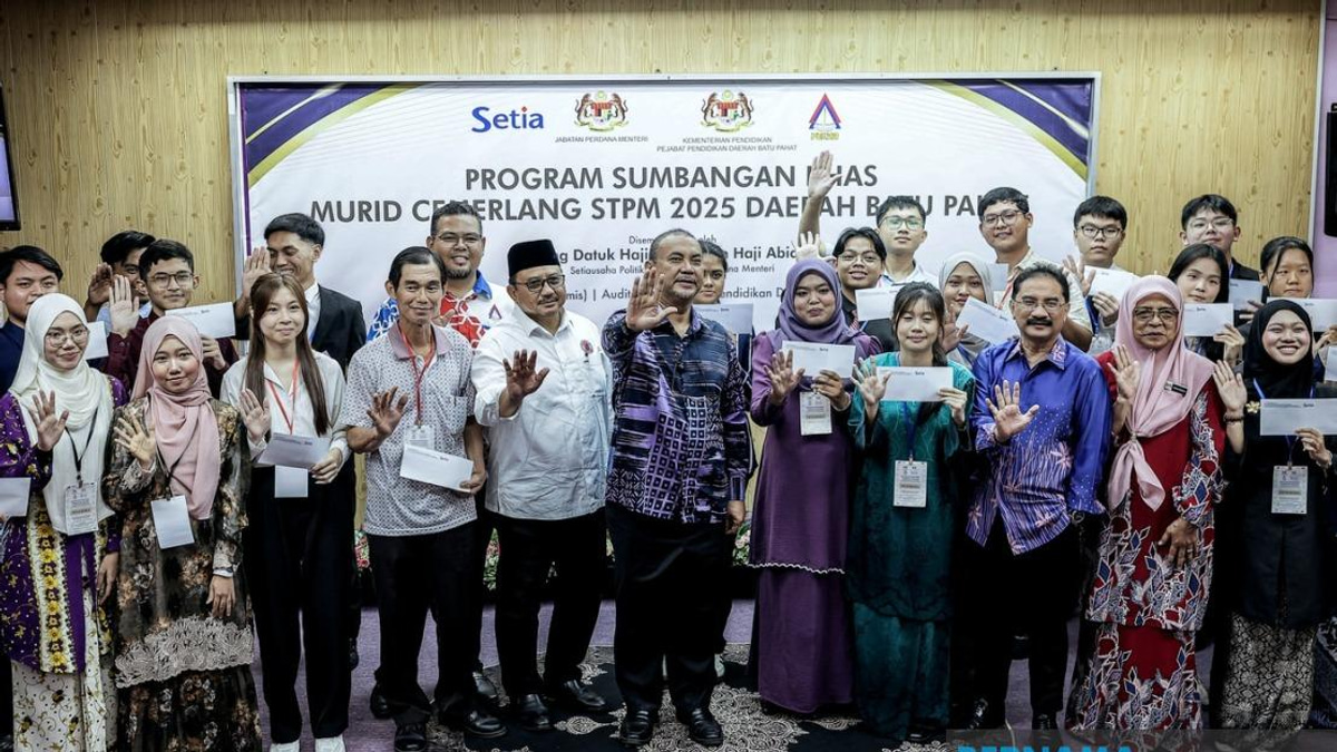 214 Top STPM Students in Batu Pahat Receive Prime Minister's Special Contribution