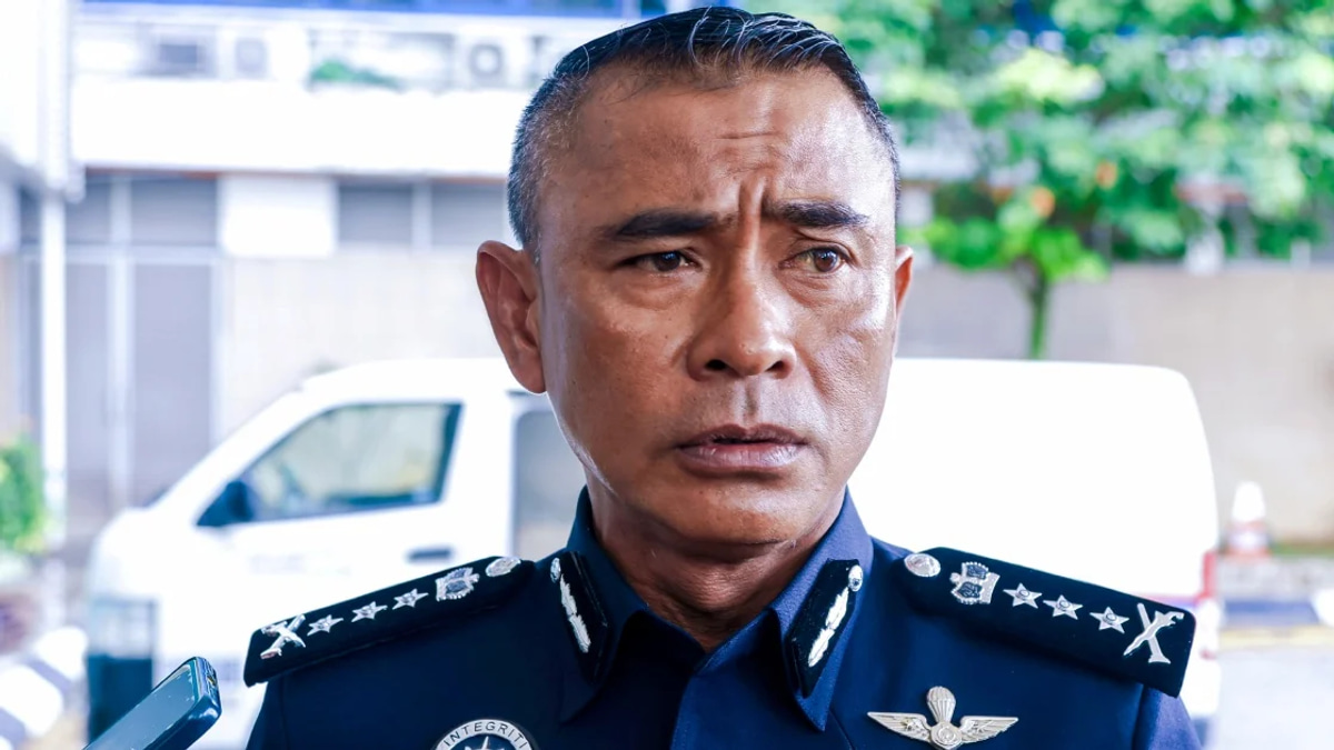 Two drug suspects arrested following dramatic high-speed pursuit and multi-vehicle collision on Jalan Kuching
