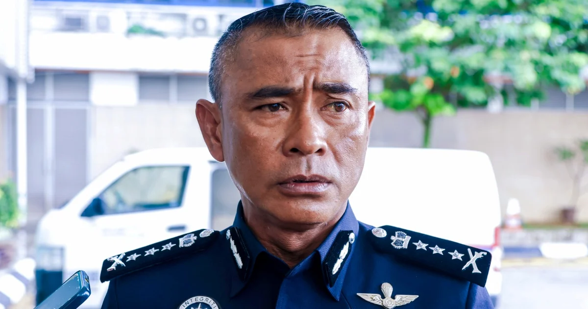Two drug suspects arrested following dramatic high-speed pursuit and multi-vehicle collision on Jalan Kuching