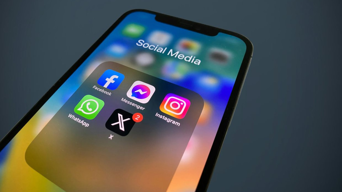 Overwhelming parental support for social media restrictions on minors, UK minister indicates