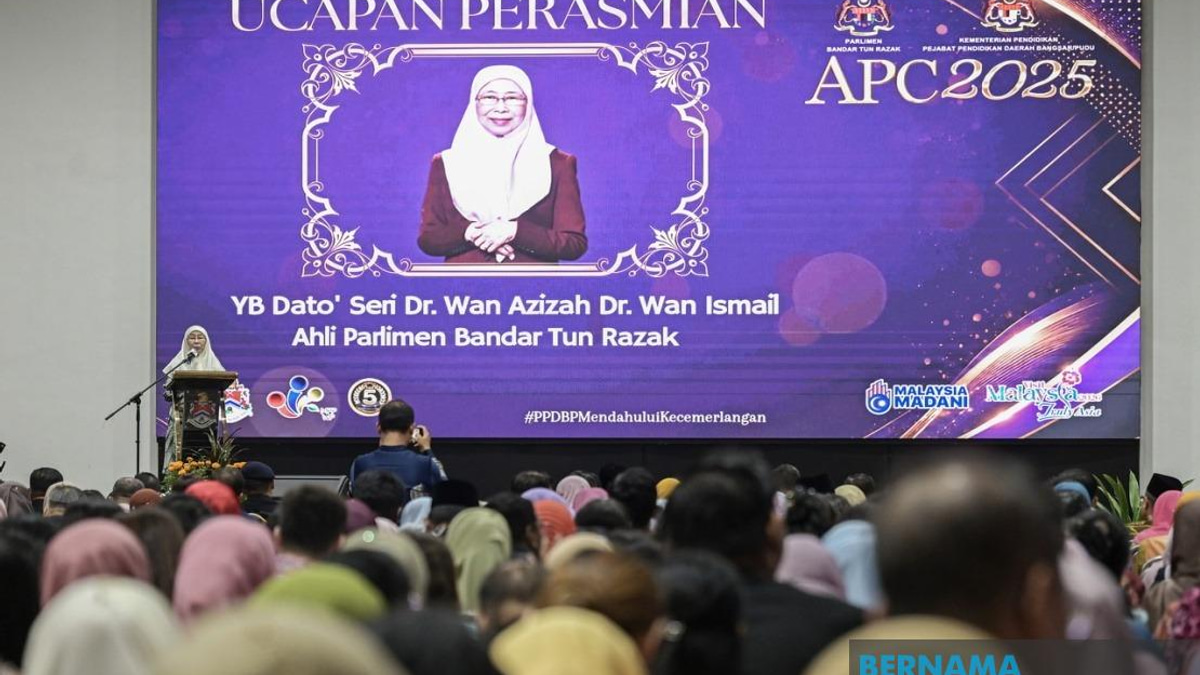 Nation's Progress Depends on Cultivating Principled, Thoughtful Citizens, Says Dr Wan Azizah