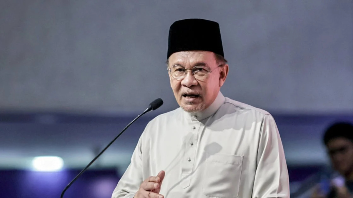 Tunku Mahkota of Johor Receives Prime Minister in Cordial Meeting
