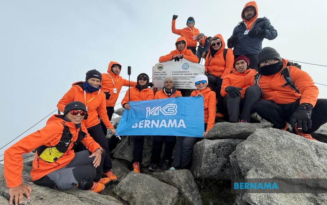 Bernama Journalists Summit Mount Kinabalu for HAWANA 2026, Pursues Two Malaysian Records