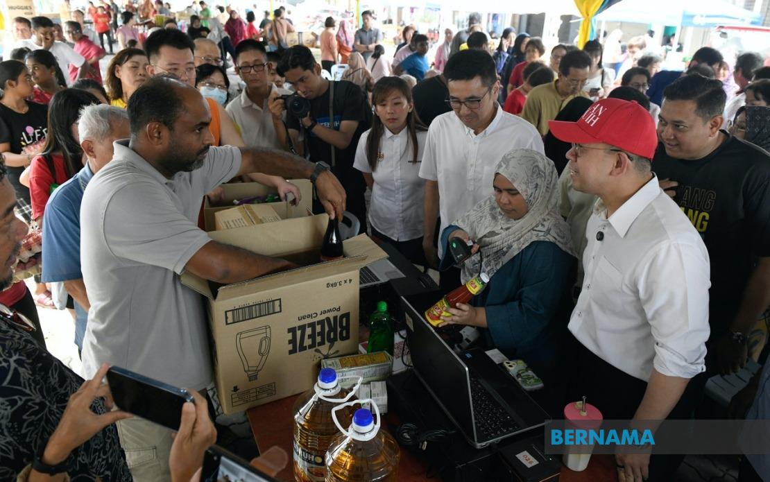 Government Intensifies Support for Small Businesses in Retail and Wholesale Sectors