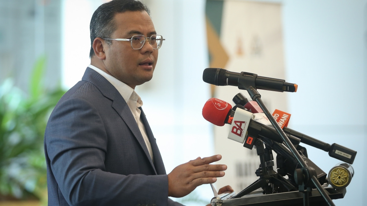 Amirudin Praises Sultan Sharafuddin's Aidiladha Call for National Unity and Constitutional Values