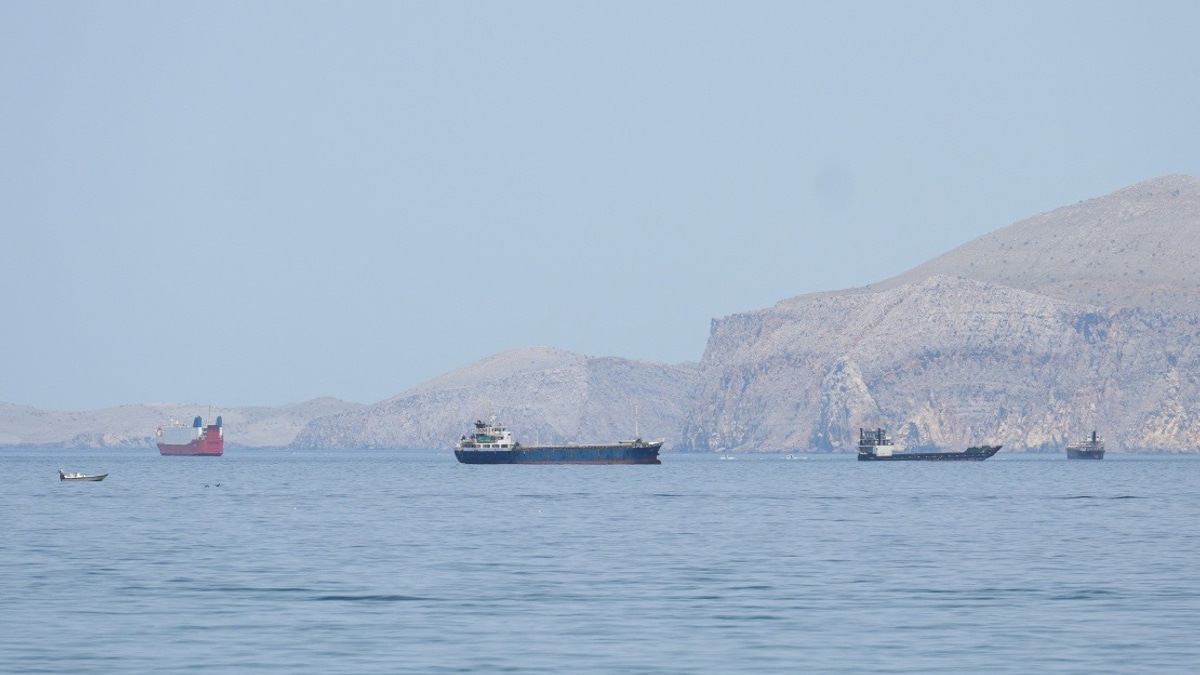 Singapore Stresses Freedom of Navigation in Strait of Hormuz During Gulf Diplomatic Tour
