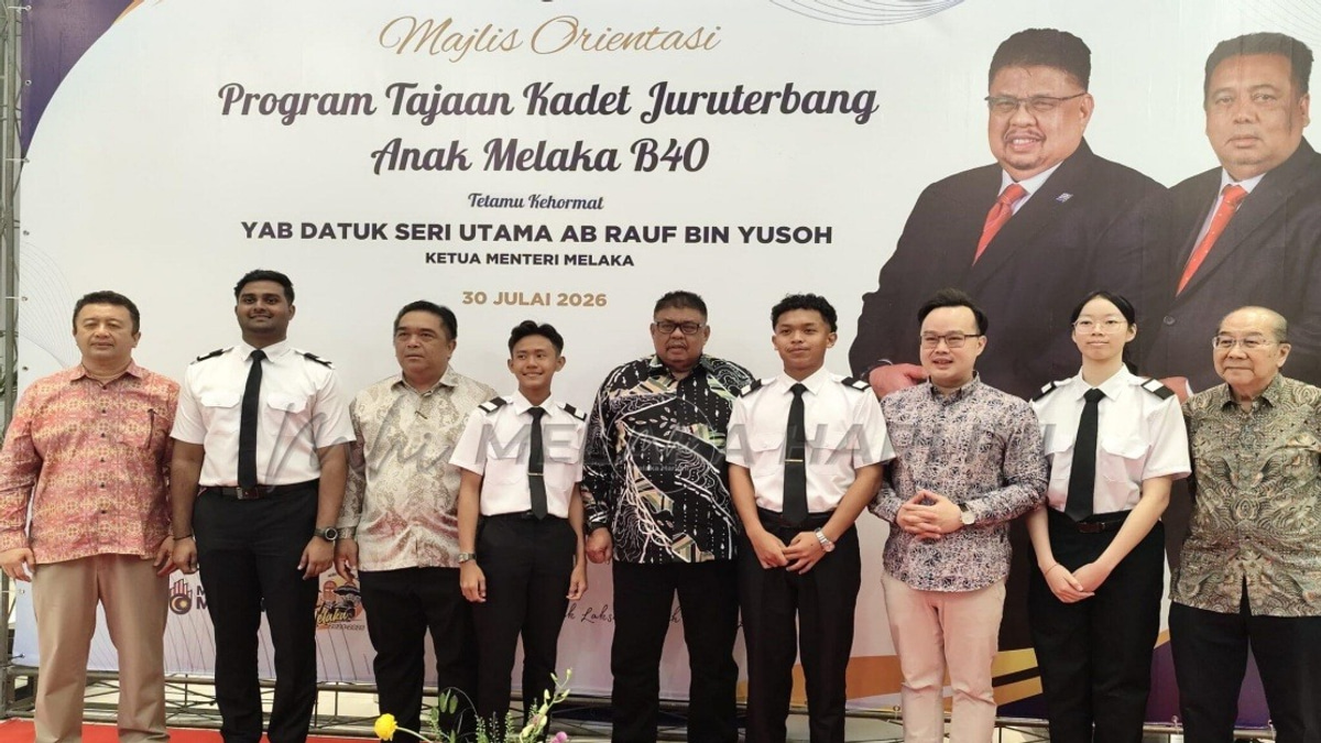 Melaka to Sponsor 20 B40 Students for Pilot Training Through International Aero Training Academy