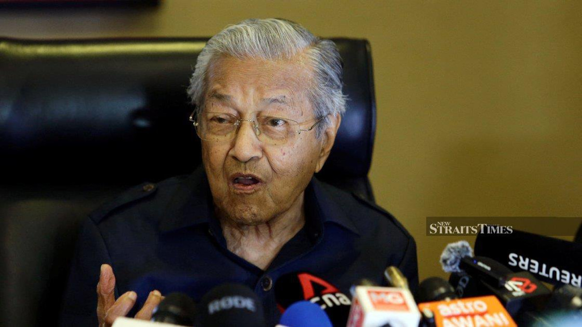 Dr Mahathir's RM150 Million Defamation Case Against Anwar Ibrahim Hinges on Medical Clearance