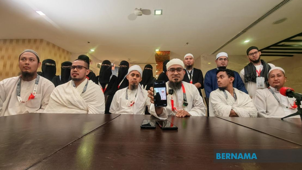 Perak Family's Two-Decade Saving Tradition Sees 10 Siblings Perform Haj Together