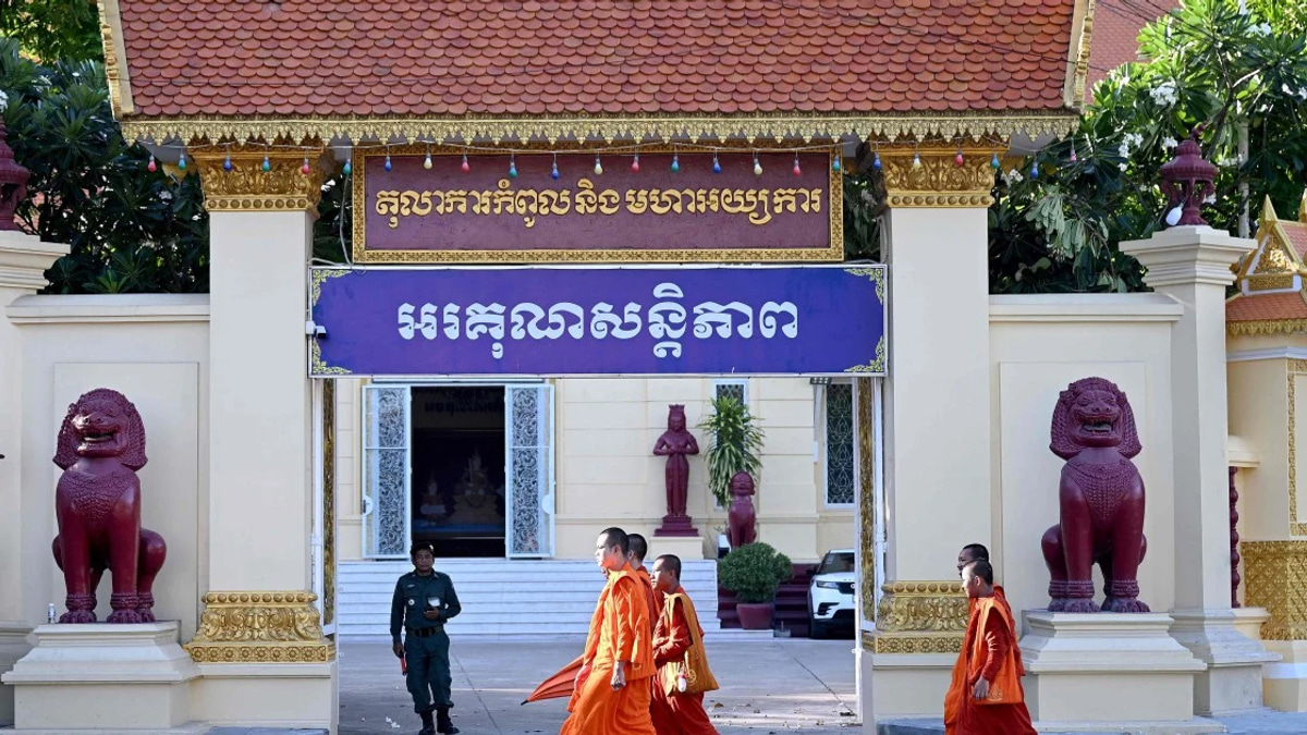 Cambodia Upholds Lengthy Prison Terms for Journalists Convicted of Treason