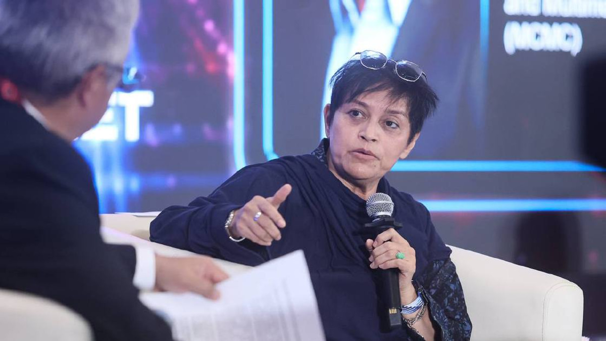 Malaysia Must Create Equal Digital Playing Field During Elections, Says Azalina