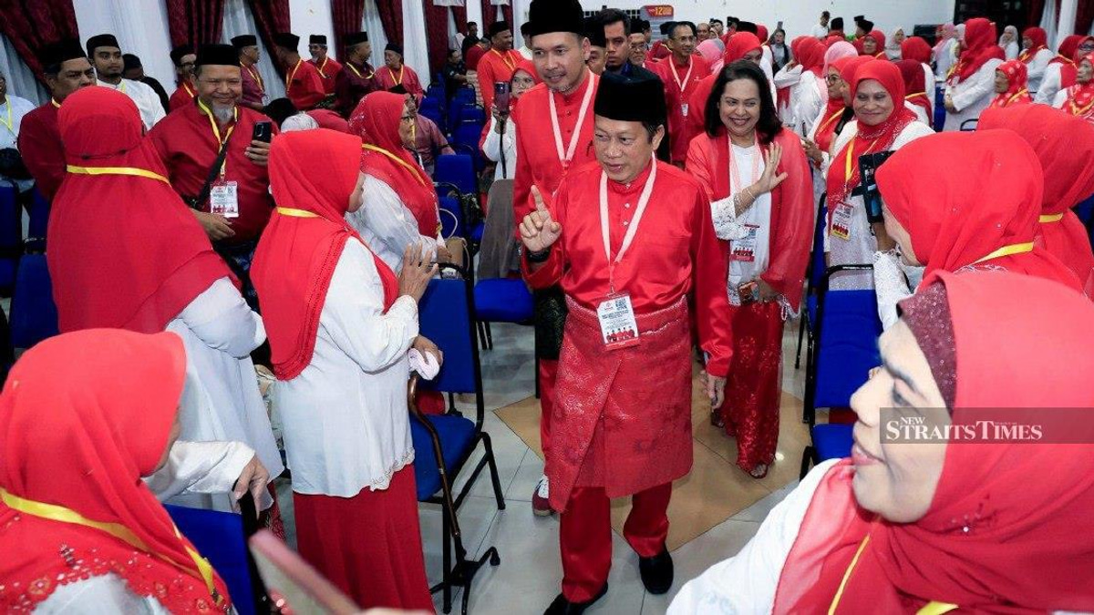 BN capable of holding ground against PN, insists Umno leader Ahmad Maslan