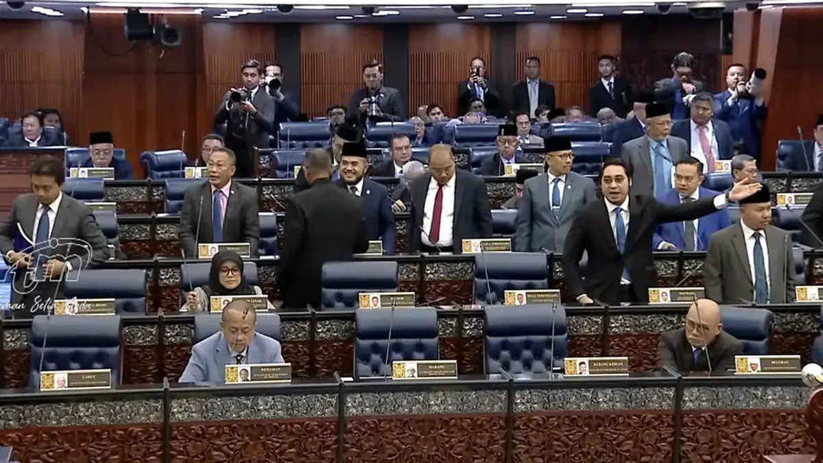 PN Lawmakers Stage Parliamentary Exit Over Disputed TH Sitting