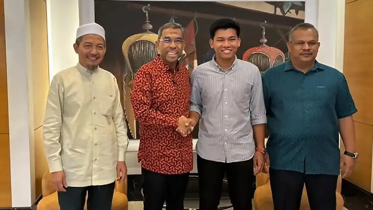 Nik Aziz's Grandson and Umno Official Reach Peace Deal