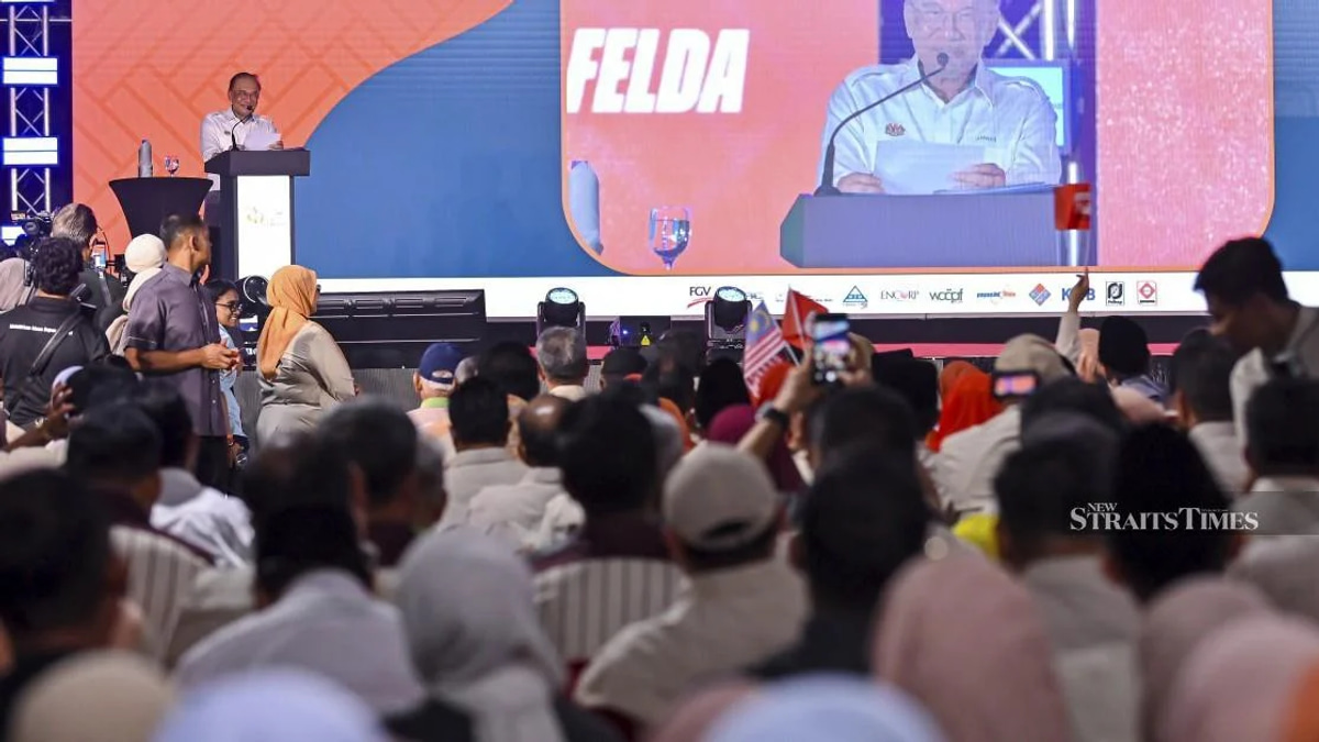 Anwar Cautions Felda Over RM980 Million Debt as Governance Failures Loom Large