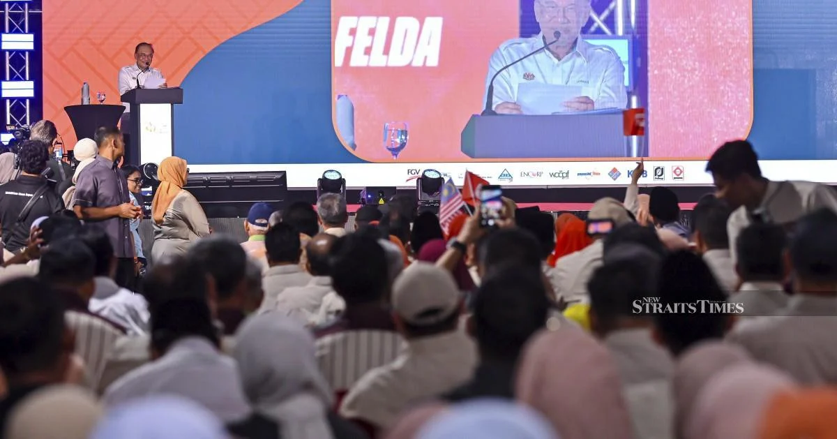 Anwar Cautions Felda Over RM980 Million Debt as Governance Failures Loom Large