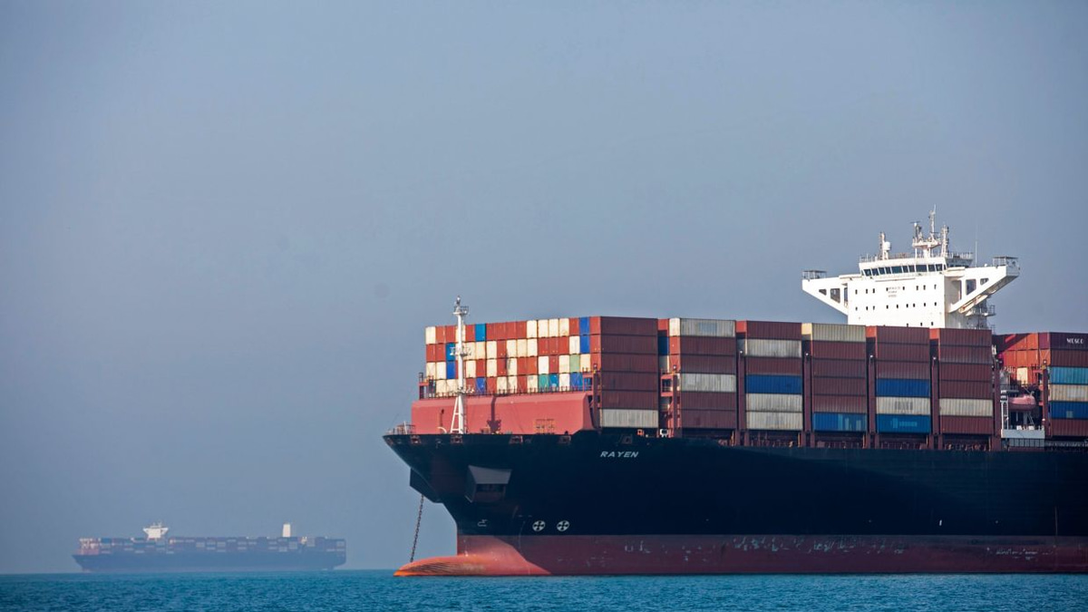 Strait of Hormuz tensions persist as Trump administration signals willingness to negotiate with Iran