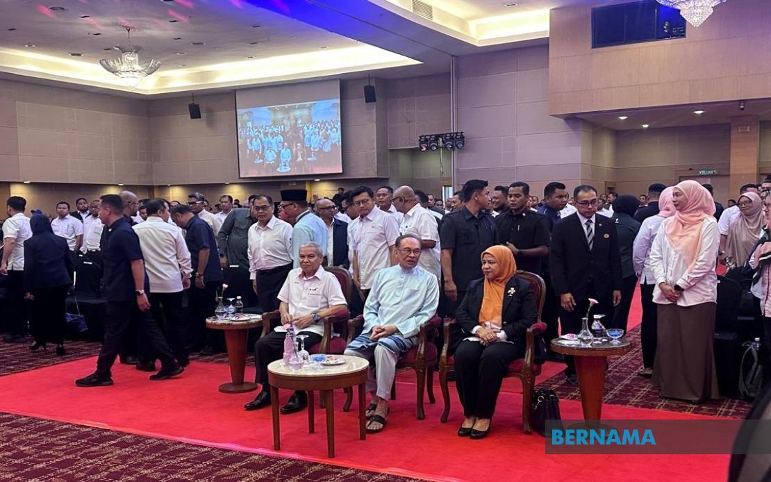 Anwar to Unveil FELDA Task Force Findings After Review Complete