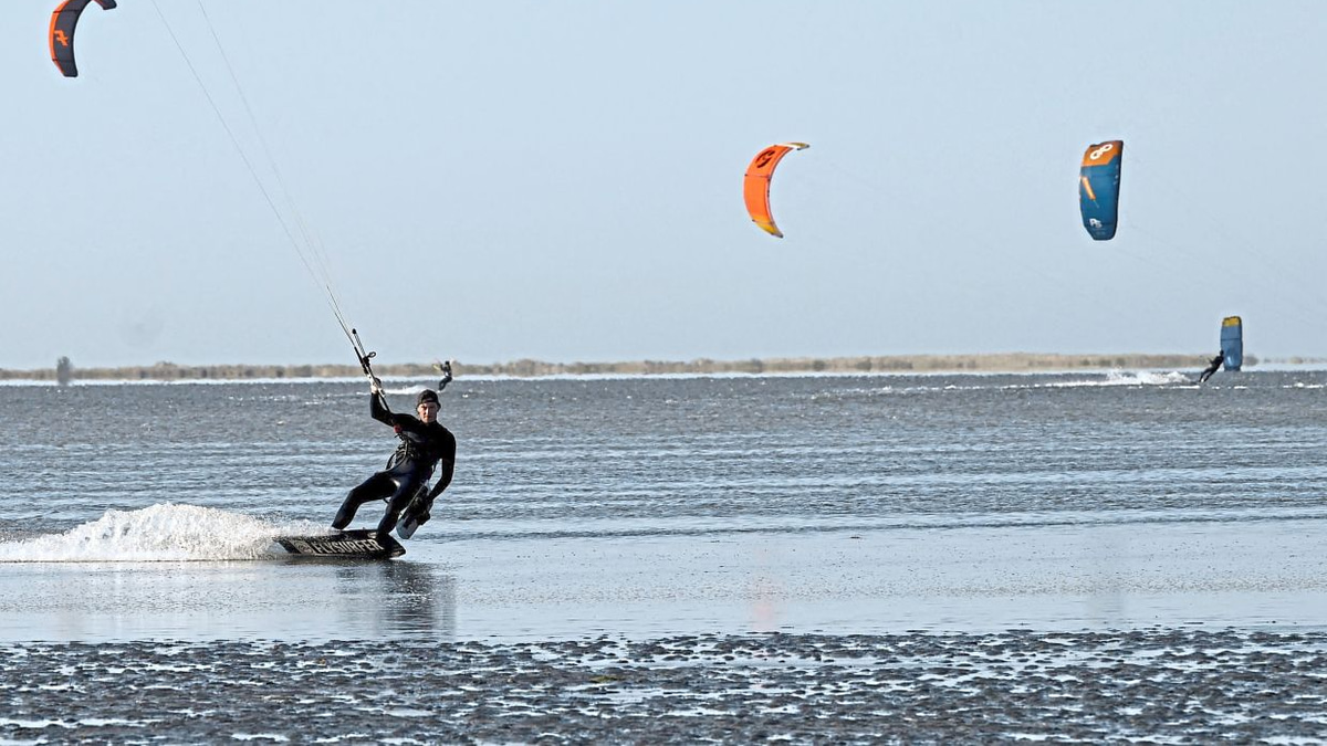 Tunisia's tourism season gets off to sluggish start as regional tensions bite
