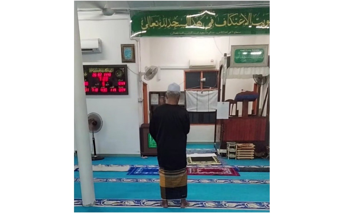 Viral Video of Nearly Empty Mosque Sparks Debate Over Rural Congregation Challenges in Mersing