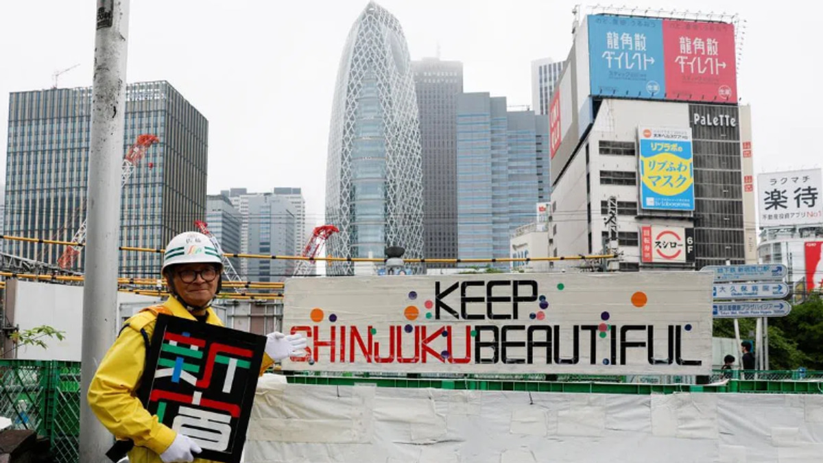 Tokyo Security Guard's Duct Tape Designs Win International Recognition