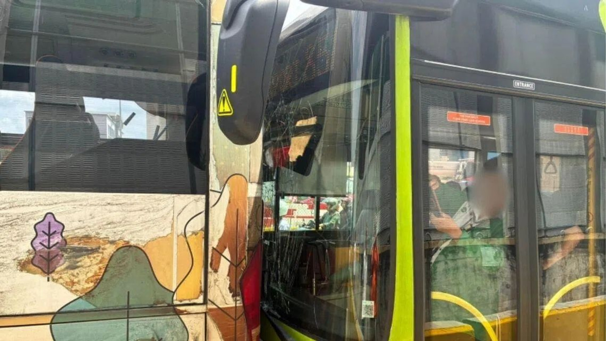 Passenger hospitalised after two buses collide in Sembawang