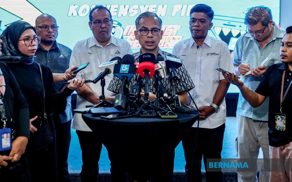 Minister Urges Parents to Monitor Children's AI Relationships Amid Digital Safety Concerns