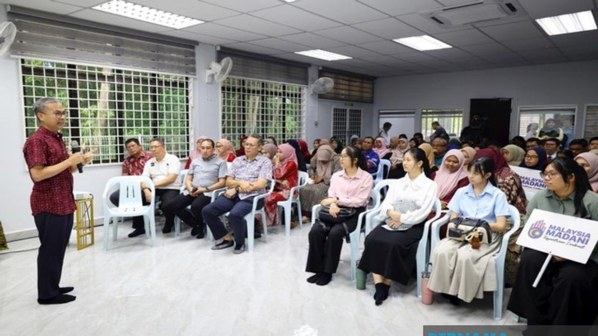 Malaysia Must Instil Patriotism and Digital Wisdom in Youth, Says Fahmi