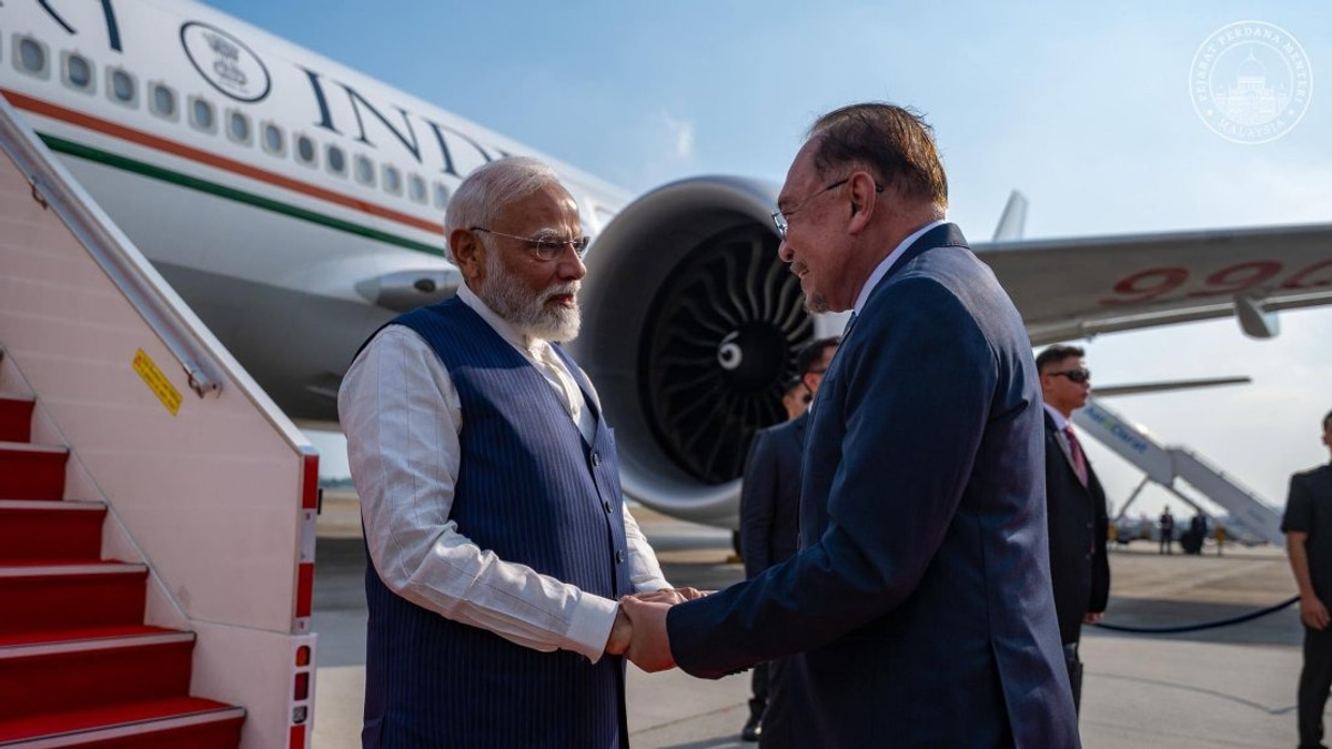 Anwar Congratulates Modi On Becoming India's Longest-serving Elected PM