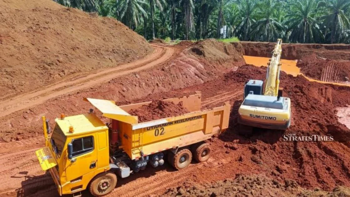 Two arrested over illegal silica sand smuggling in Terengganu; equipment valued at RM1.8 million confiscated