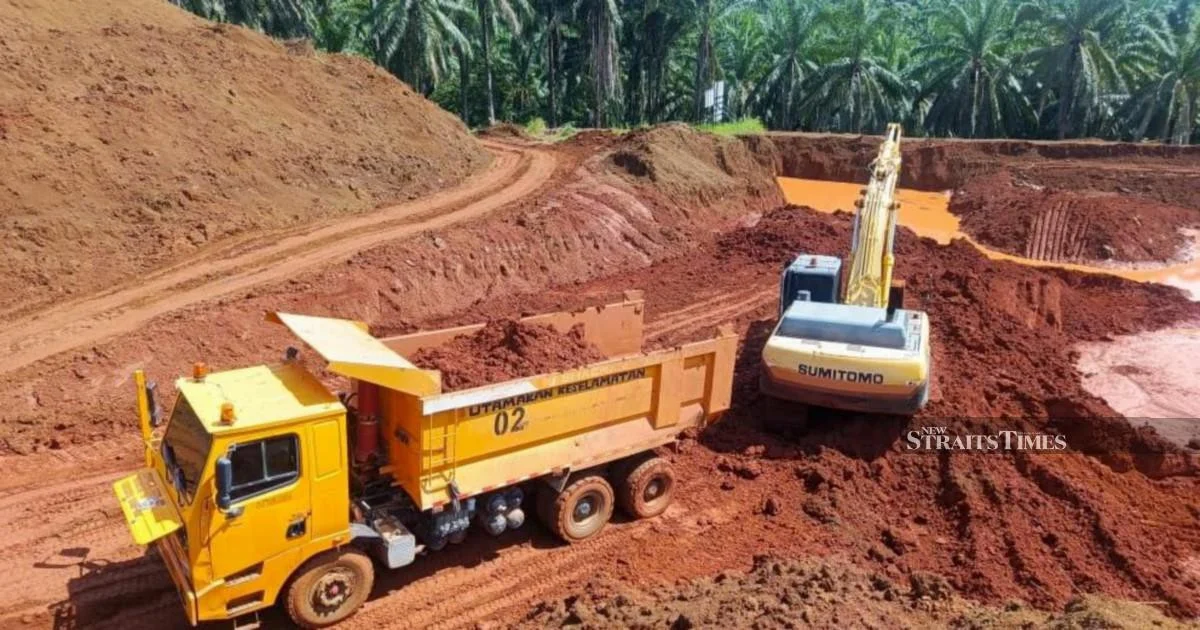Two arrested over illegal silica sand smuggling in Terengganu; equipment valued at RM1.8 million confiscated