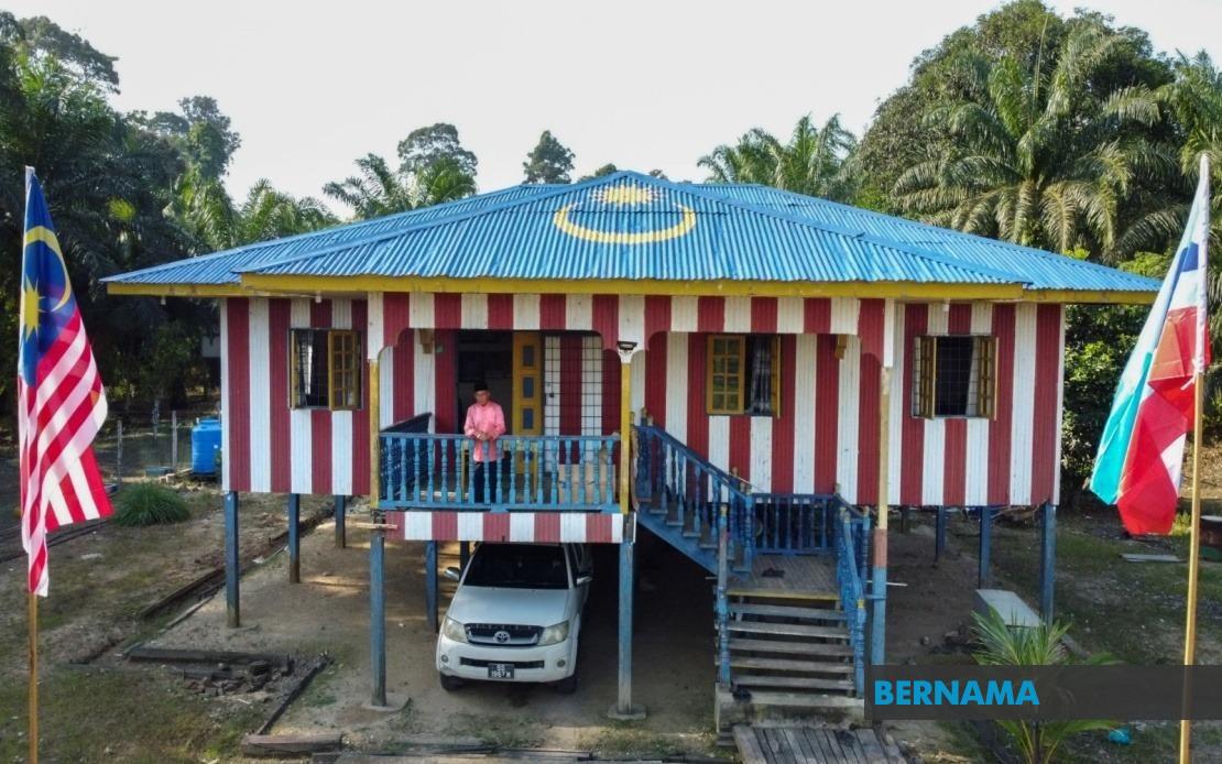 Teratak Gemilang: One Man's Patriotic Canvas in Sandakan
