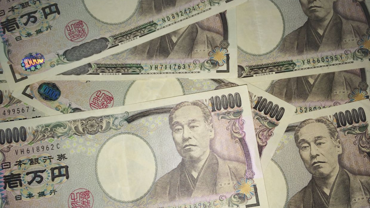 Yen Slumps to 40-Year Lows Despite BOJ Rate Hike and Intervention Efforts