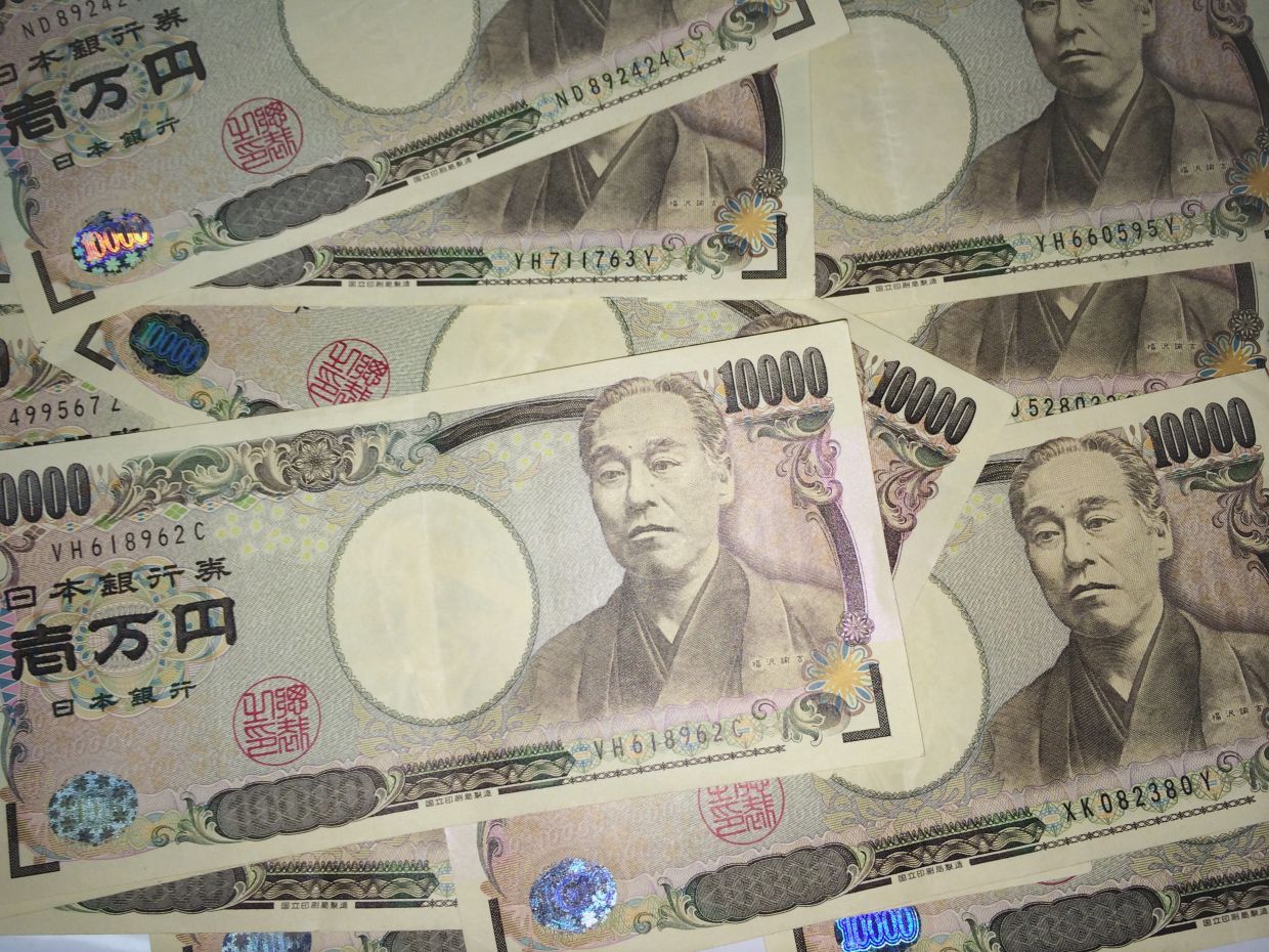 Yen Slumps to 40-Year Lows Despite BOJ Rate Hike and Intervention Efforts